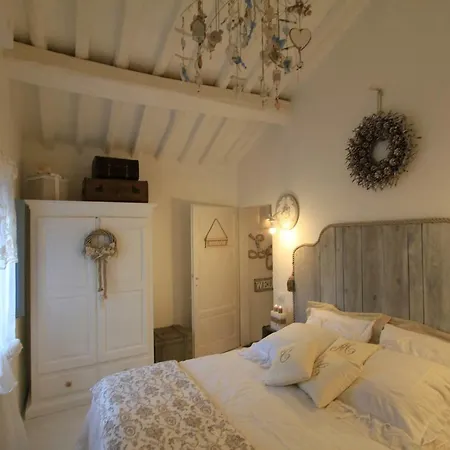 فندق مبيت وإفطار La Casina Di Manon *